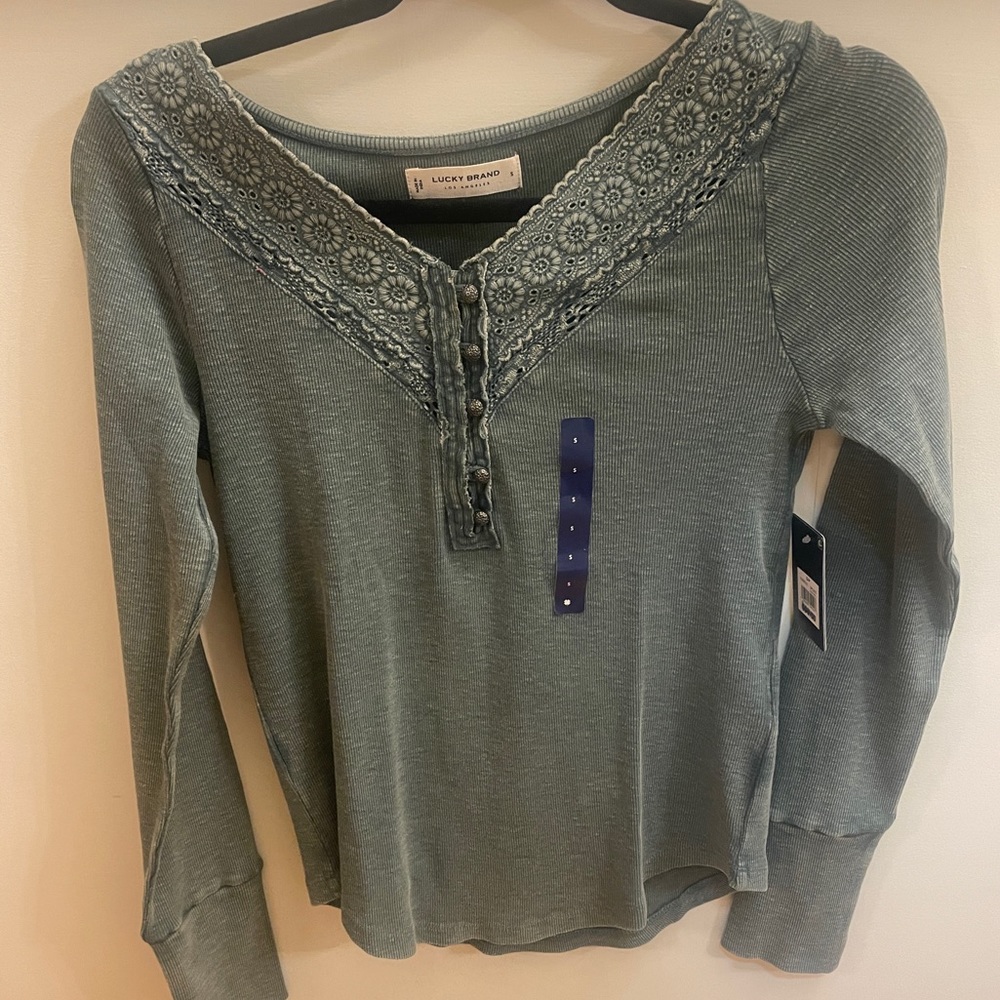 Long sleeve Lucky Brand shirt in moss green color, size small NWT